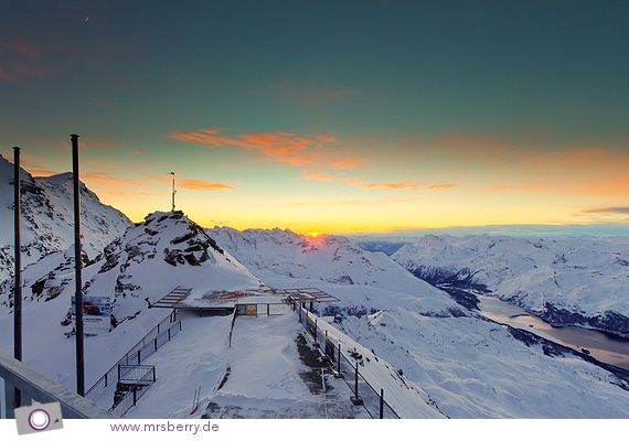 Sonnenuntergang hinter den Alpen - Blick vom Corvatsch