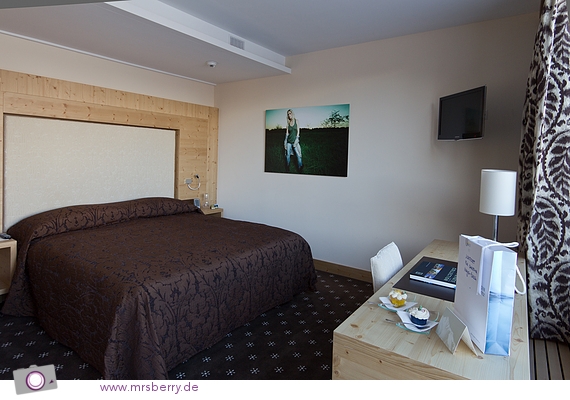 King-Size-Bett in der Junior Suite des Hotel Nira Alpina