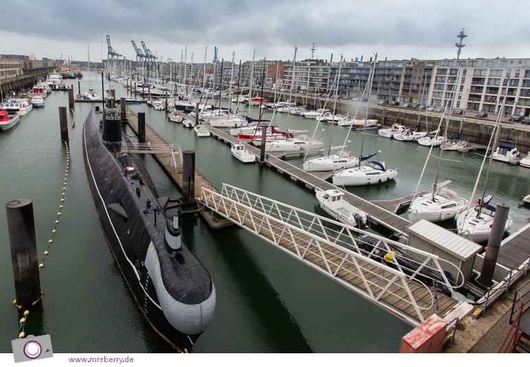 Hafen von Zeebrügge: Seafront - das alte russische U-Boot