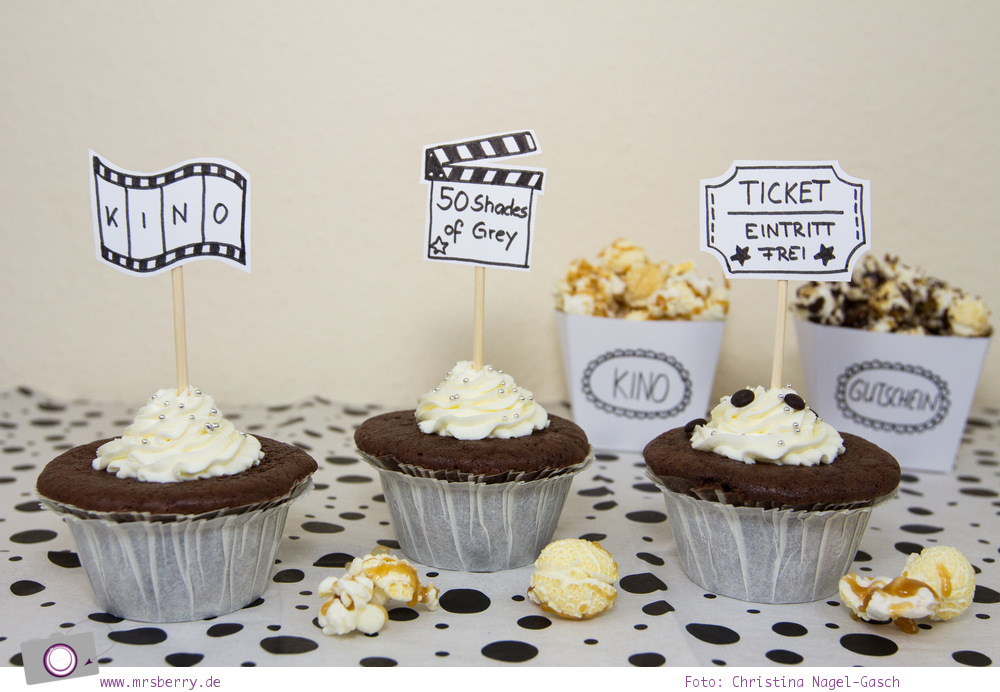 Geschenktipp DIY: Kino Gutschein basteln mit selbstgemachtem Popcorn und Schoko-Frischkäse Muffins