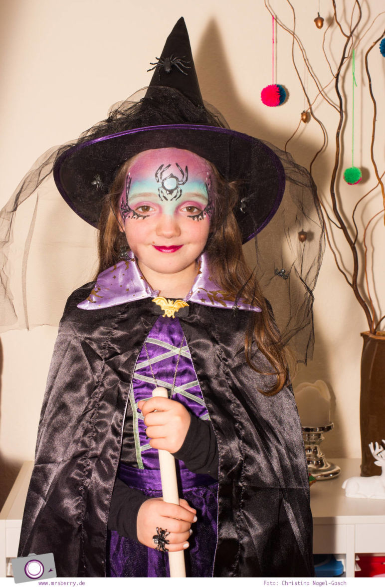 Kinderschminken für Karneval: eine schöne und hübsche Hexe schminken