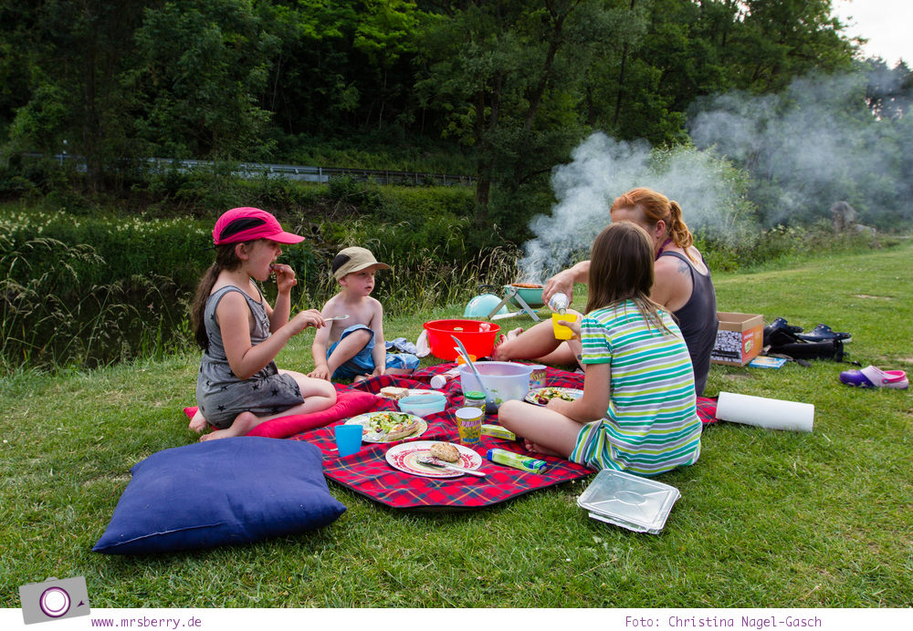 Camping mit Kindern in der Eifel - Prümtal Camping Oberweis: Grillen und Picknick an der Prüm
