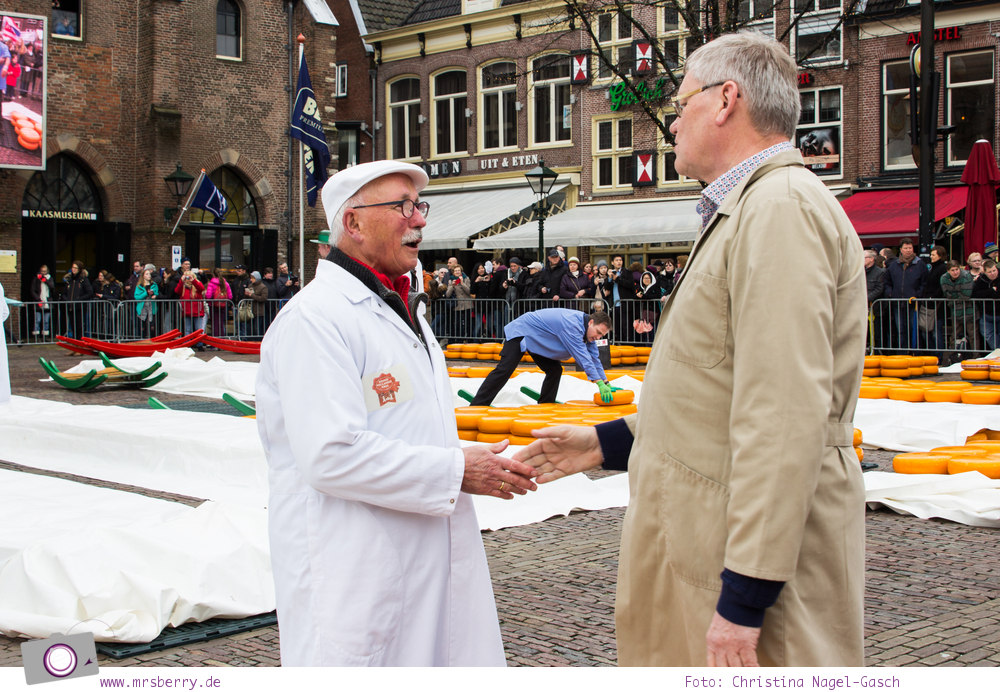 Käsemarkt in Alkmaar: Preisverhandlung mittels Handschlag
