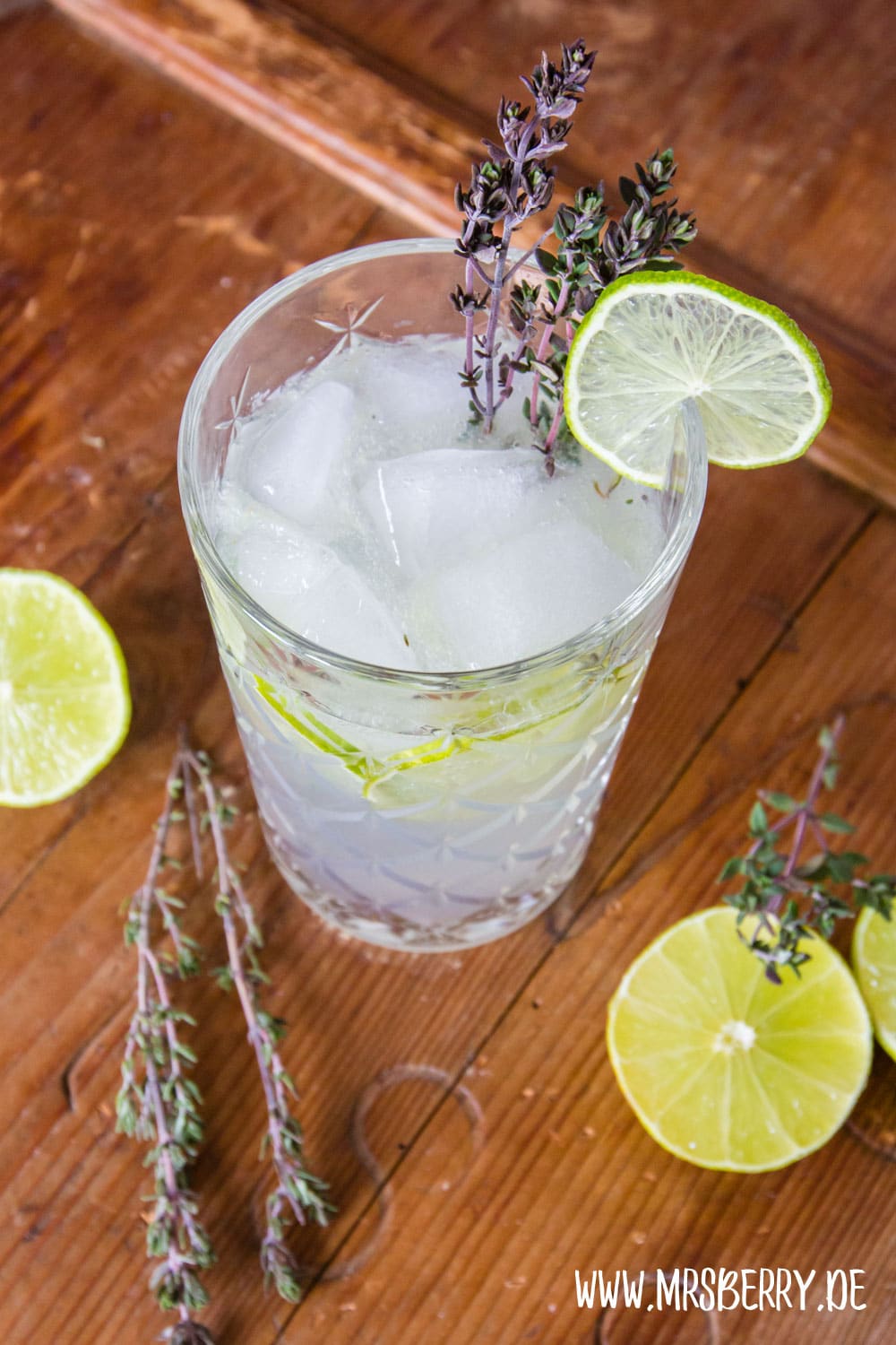 Muttertagsgeschenke: Gin-Cocktail-Party mit Rezept für Thymian-Limette-Gin Cocktail