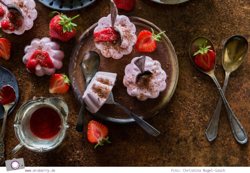 Erdbeereis selber machen - schnell und ohne Eismaschine - MrsBerry Studio