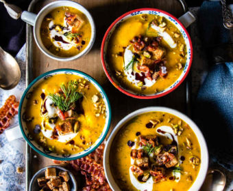 Kürbissuppe selber machen: Rezept für Kürbissuppe mit Bacon und Pistazien
