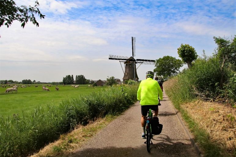 Familienurlaub in den Niederlanden - Biker windmill | Bild: Boat Bike Tours