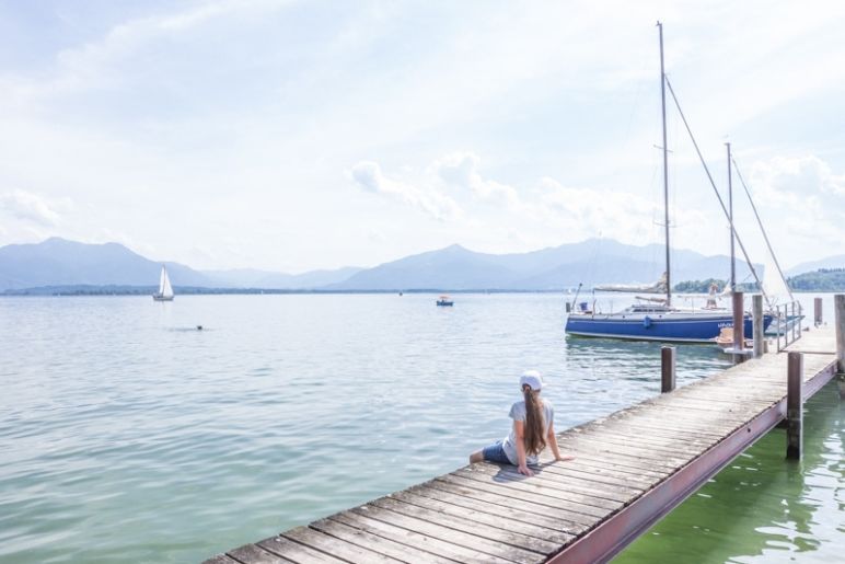 Prien am Chiemsee: Tipps für den Familienurlaub in Bayern vom MrsBerry Familien-Reiseblog | Besuch der Fraueninsel mit Inselidylle pur.