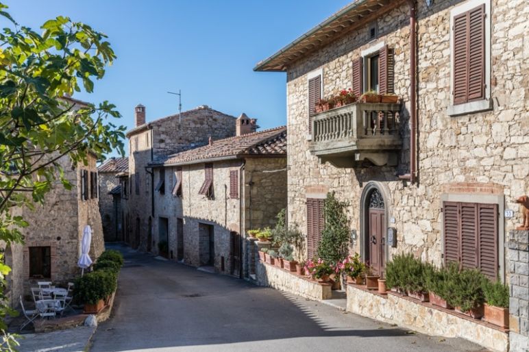 Toskana Urlaub in den Hügeln des Chianti Classico und die schönsten Ausflugsziele im Chianti Gebiet - Spaziergang durch die mittelalterlichen Dörfer