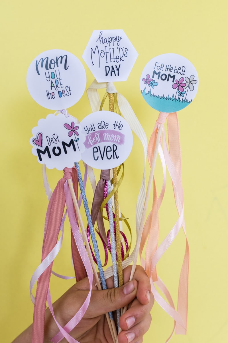 Geschenke Topper Freebie zum Muttertag - Die besten Wünsche und Sprüche zum Muttertag gibt es als Freebie zum kostenlosen Download im MrsBerry Familien-Reiseblog