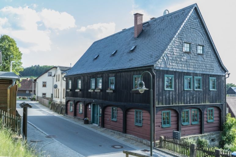 Sächsische Schweiz: Familienurlaub in Hinterhermsdorf - traditionelle Umgebindehäuser im "Schönsten Dorf in Sachsen"