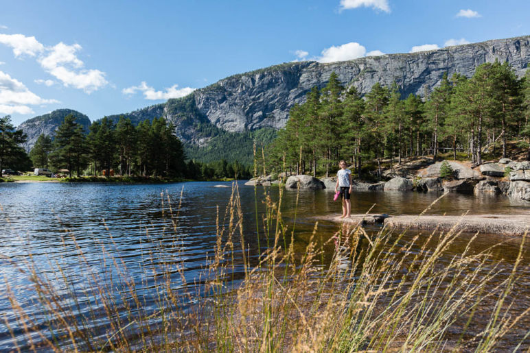 Skandinavien Roadtrip: Tipps zu unserer Rückreise von Norwegen nach Deutschland über Dänemark - Badeidylle im Setesdal am Honnevje Badeplass