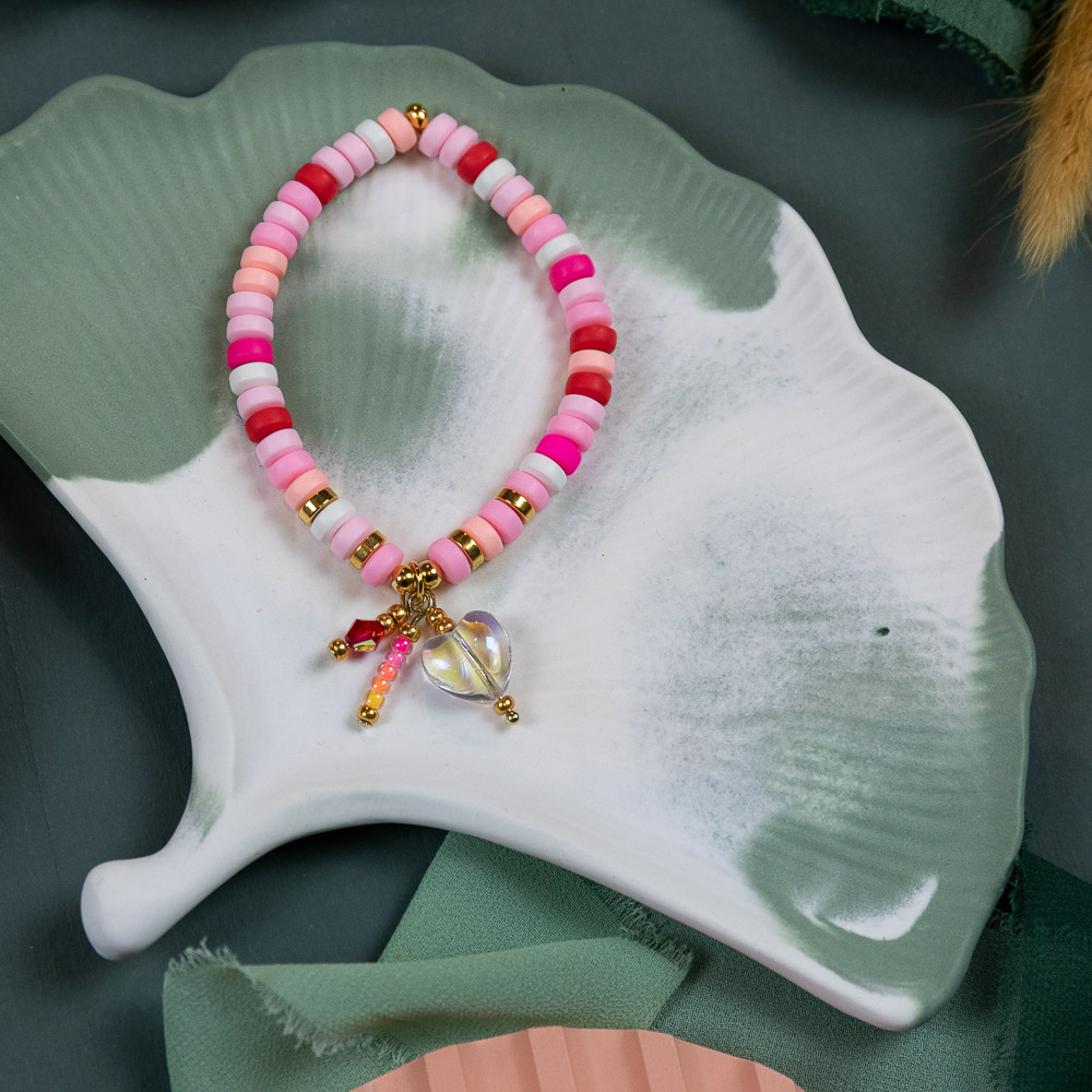 Selbstgemachte Keramik Schmuckschale mit zweifarbigem Muster aus dem Keramik Workshop im MrsBerry Studio in Köln