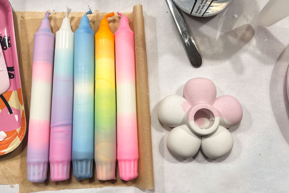 Kerzenständer und Dip Dye Kerzen als fertiges Set beim Kindergeburtstag Workshop in Köln
