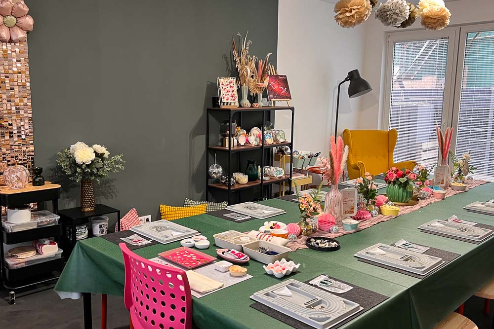 Vorbereiteter Workshop Tisch für Schmuckdesign Geburtstag Jugendliche Köln