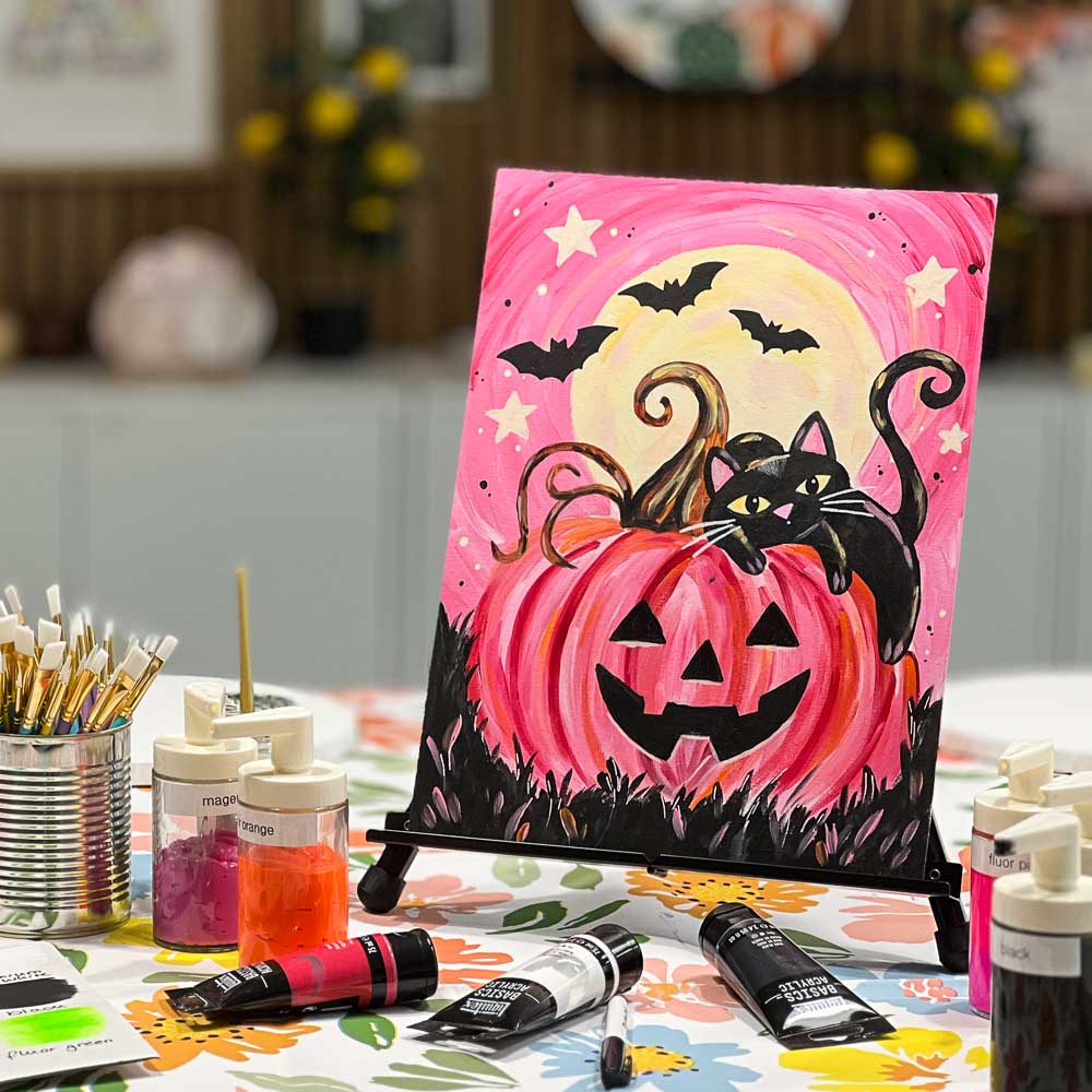 Pinker Kürbis mit Katze als Acrylbild im kreativen Ferienkurs für Kinder bei Köln