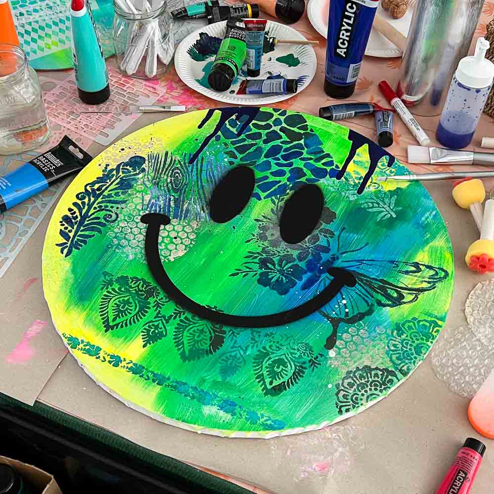 happy-face-art-leinwand-gruen-blau-workshop-koeln Happy Face Art auf runder Leinwand in Grün- und Blautönen