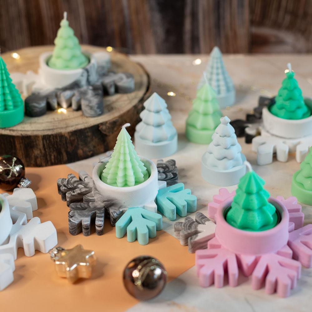 Gegossene Teelichthalter in Schneeflockenform aus Gießpulver für das Weihnachtsspezial